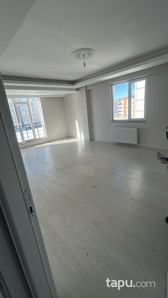 Kars Merkez Örnek Mahallesi'nde 3+1 Daire