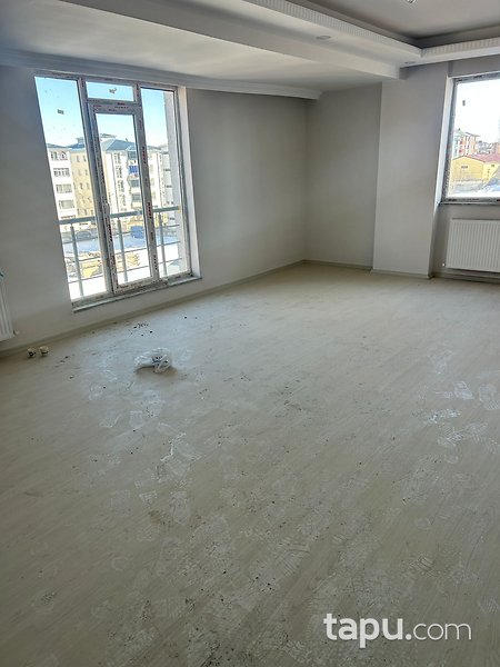 Kars Merkez Örnek Mahallesi'nde 3+1 Daire