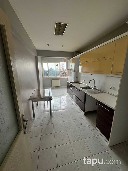 Beylikdüzü Barış Mahallesi Yakamoz Sitesi'nde 3+1 Daire