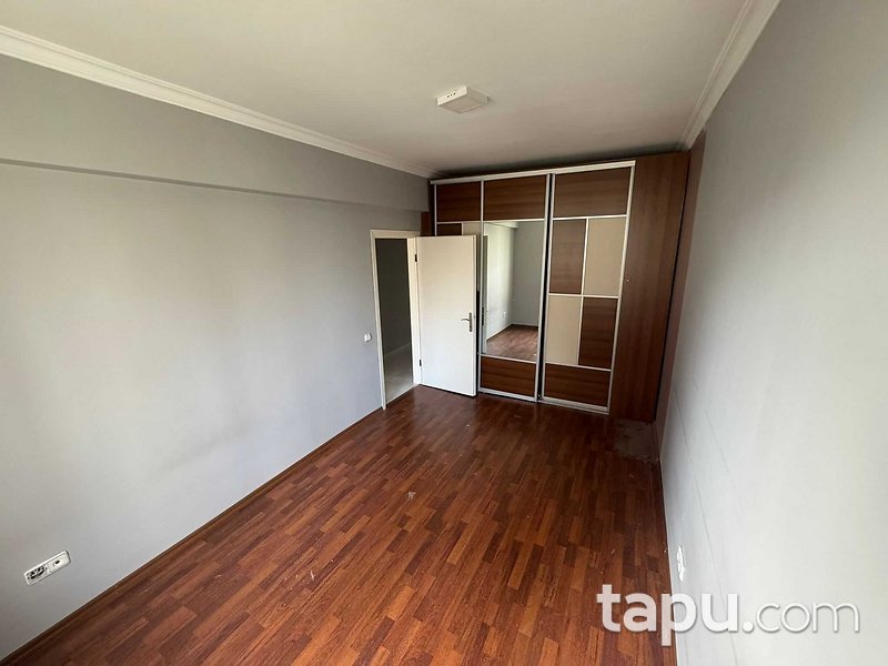 Beylikdüzü Barış Mahallesi Yakamoz Sitesi'nde 3+1 Daire