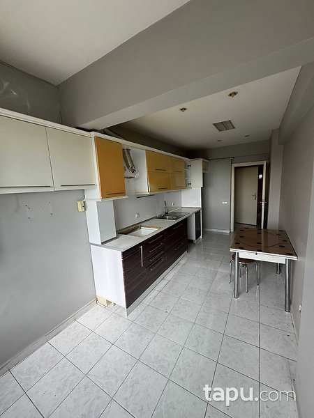 Beylikdüzü Barış Mahallesi Yakamoz Sitesi'nde 3+1 Daire