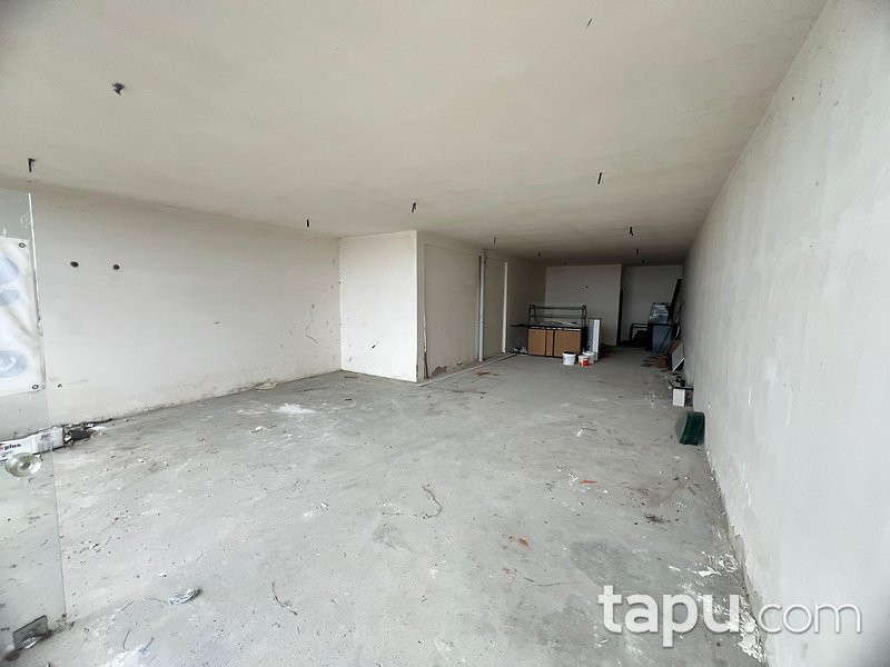 Rize Pazar PROF. DR. Mehmet Haberal Caddesi'nde 91 m2 Dükkan