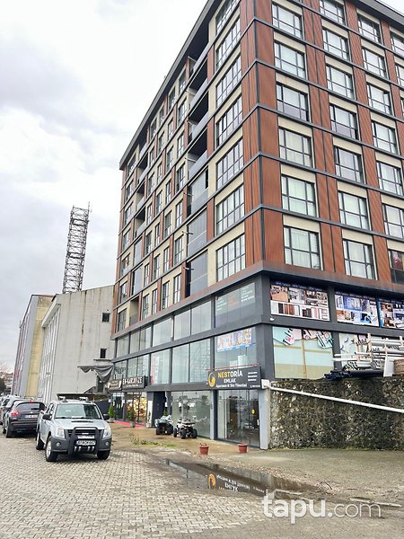 Rize Pazar PROF. DR. Mehmet Haberal Caddesi'nde 91 m2 Dükkan