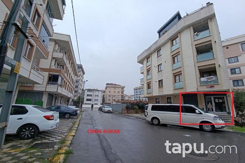 Sultanbeyli Adil Mahallesi'nde 102 m2 Depolu Dükkan