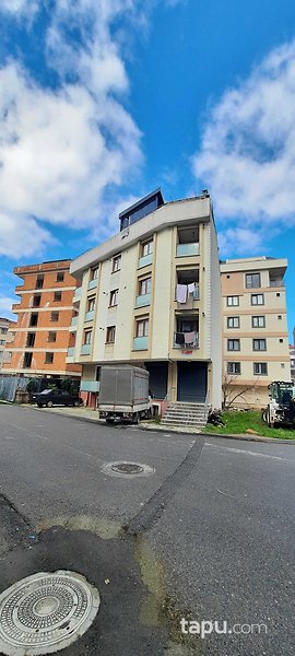 Sultanbeyli Adil Mahallesi'nde 102 m2 Depolu Dükkan