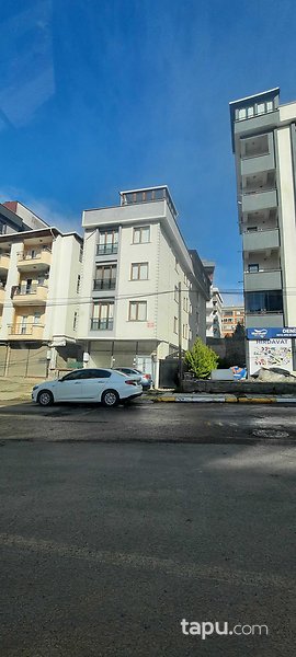 Sultanbeyli Yunus Emre Caddesi'nde 169 m2 Depolu Dükkan