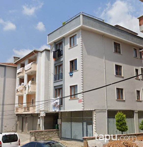 Sultanbeyli Yunus Emre Caddesi'nde 169 m2 Depolu Dükkan