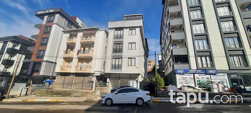 Sultanbeyli Yunus Emre Caddesi'nde 169 m2 Depolu Dükkan