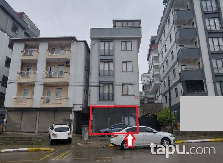 Sultanbeyli Yunus Emre Caddesi'nde 169 m2 Depolu Dükkan