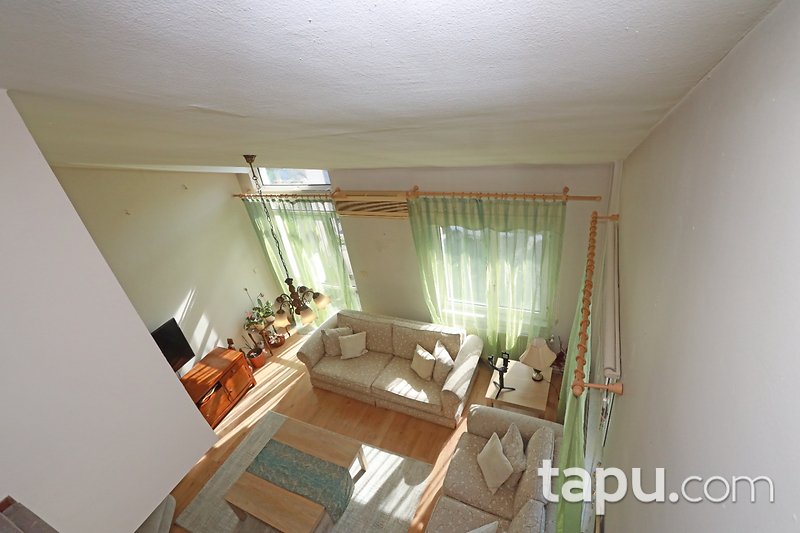 Zekeriyaköy Garanti Koza Çarşı'da Geniş 3,5+1 Çatı Dubleksi