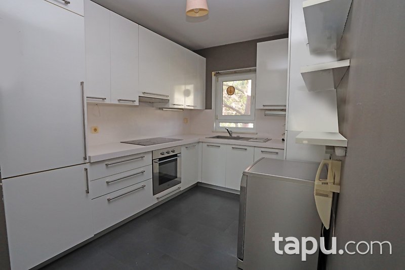 Zekeriyaköy Garanti Koza Çarşı'da Geniş 3,5+1 Çatı Dubleksi