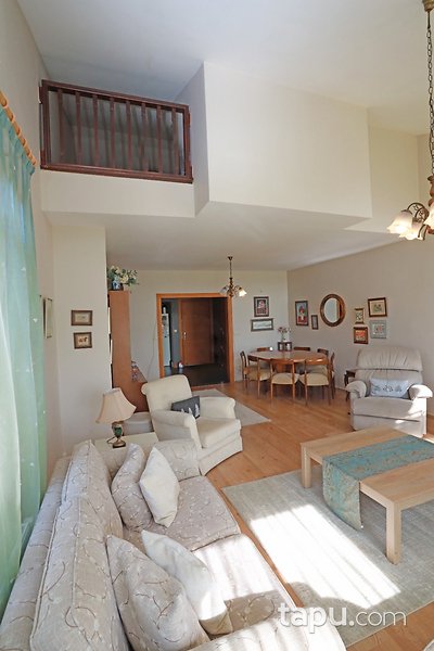 Zekeriyaköy Garanti Koza Çarşı'da Geniş 3,5+1 Çatı Dubleksi