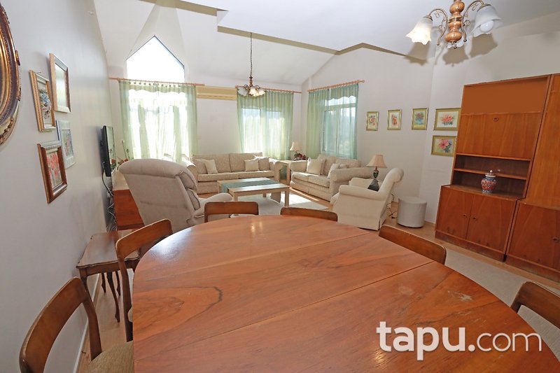 Zekeriyaköy Garanti Koza Çarşı'da Geniş 3,5+1 Çatı Dubleksi