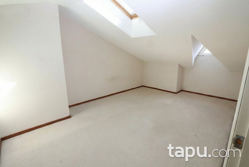 Zekeriyaköy Garanti Koza Çarşı'da Geniş 3,5+1 Çatı Dubleksi