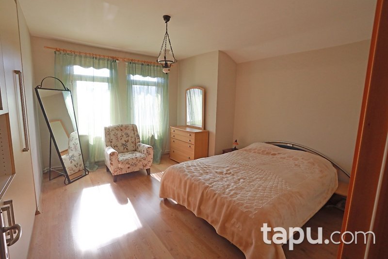 Zekeriyaköy Garanti Koza Çarşı'da Geniş 3,5+1 Çatı Dubleksi