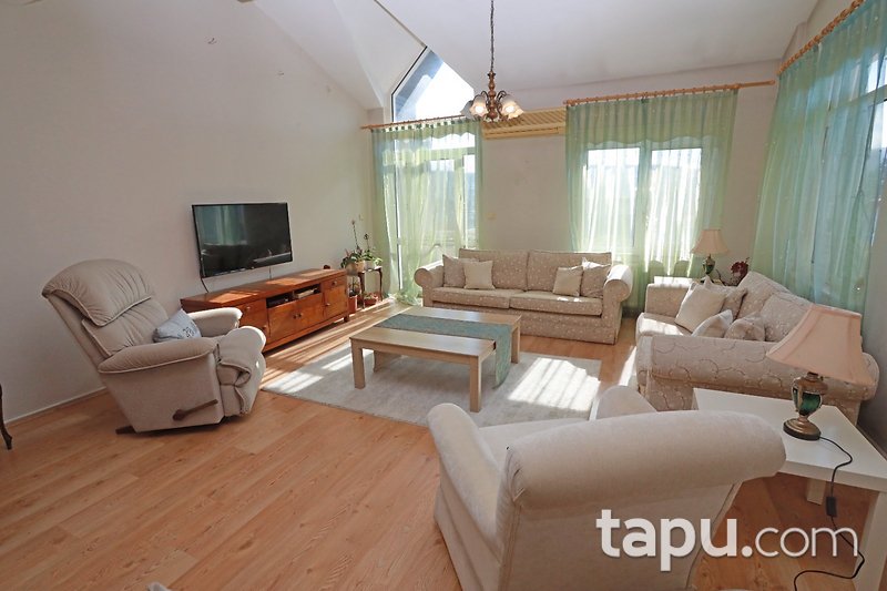 Zekeriyaköy Garanti Koza Çarşı'da Geniş 3,5+1 Çatı Dubleksi