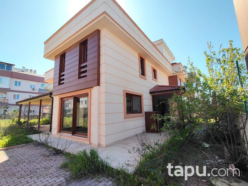 Kepez Altınova Orta Mahallesi'nde 2 Katlı Villa