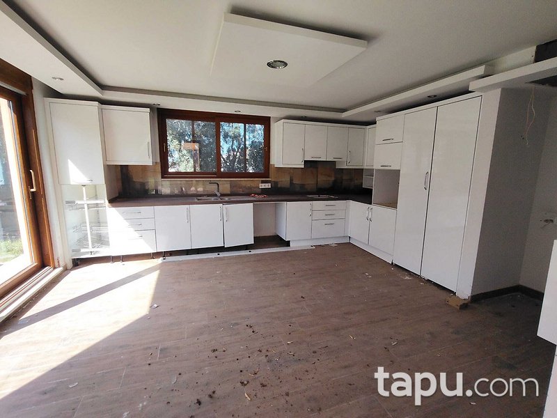 Kepez Altınova Orta Mahallesi'nde 2 Katlı Villa