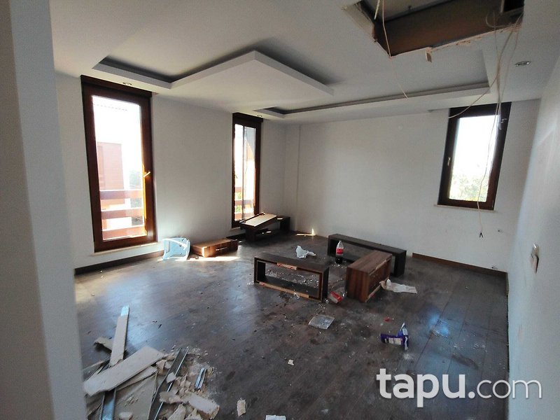 Kepez Altınova Orta Mahallesi'nde 2 Katlı Villa