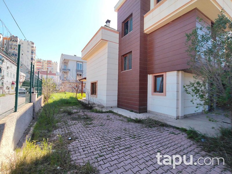 Kepez Altınova Orta Mahallesi'nde 2 Katlı Villa