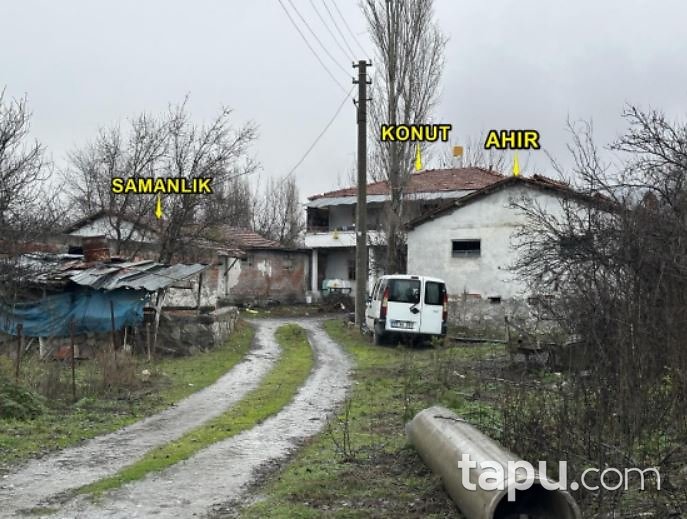 Amasya Merkez Uygur'da Kargir Ev Ahır Samanlık Ve Arsa(305532)