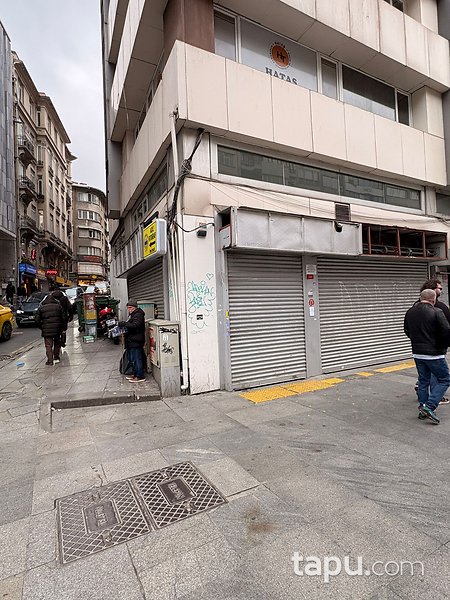 Şişli Halaskargazi Caddesi'nde Kaymakamlık Binası Yanı Depolu Köşe Dükkan