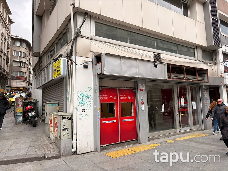 Şişli Halaskargazi Caddesi'nde Kaymakamlık Binası Yanı Depolu Köşe Dükkan