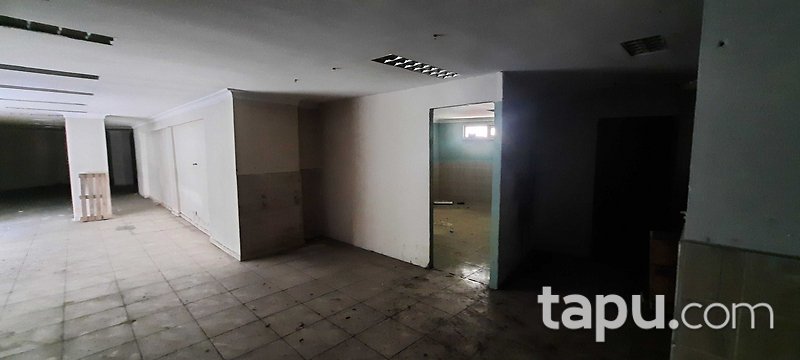 Esenyurt Fatih Mahallesi'nde 310 m2 Depolu Dükkan (306315)