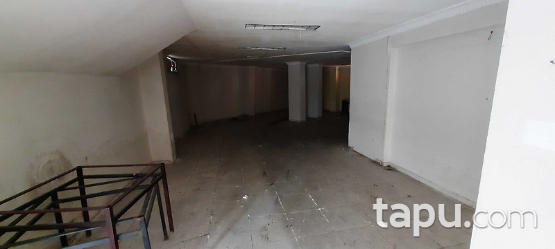Esenyurt Fatih Mahallesi'nde 310 m2 Depolu Dükkan (306315)