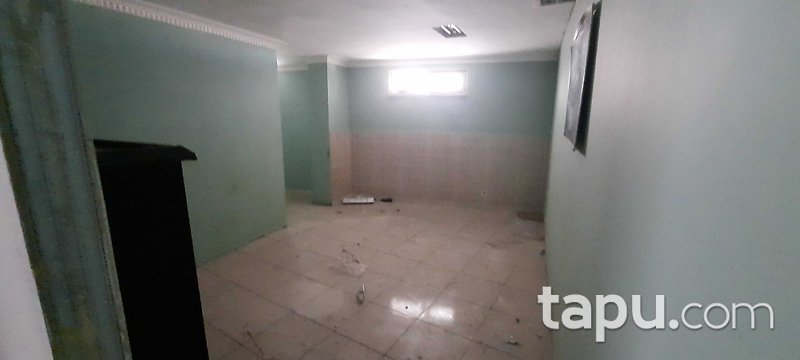 Esenyurt Fatih Mahallesi'nde 310 m2 Depolu Dükkan (306315)