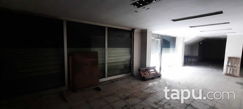 Esenyurt Fatih Mahallesi'nde 310 m2 Depolu Dükkan (306315)