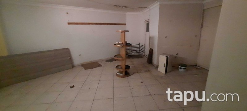 Esenyurt Fatih Mahallesi'nde 310 m2 Depolu Dükkan (306315)
