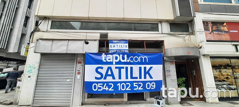 Şişli Halaskargazi Caddesi'nde Kaymakamlık Binası Yanı Depolu Köşe Dükkan