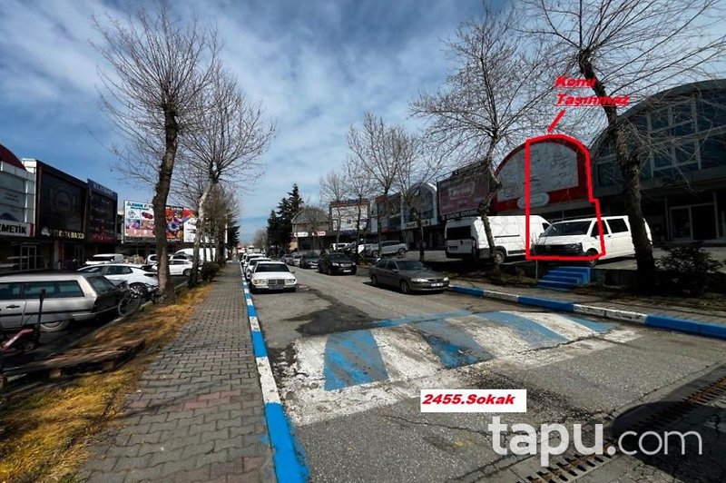 İSTOÇ Ticaret Merkezi'nde 143 m2 İşyeri