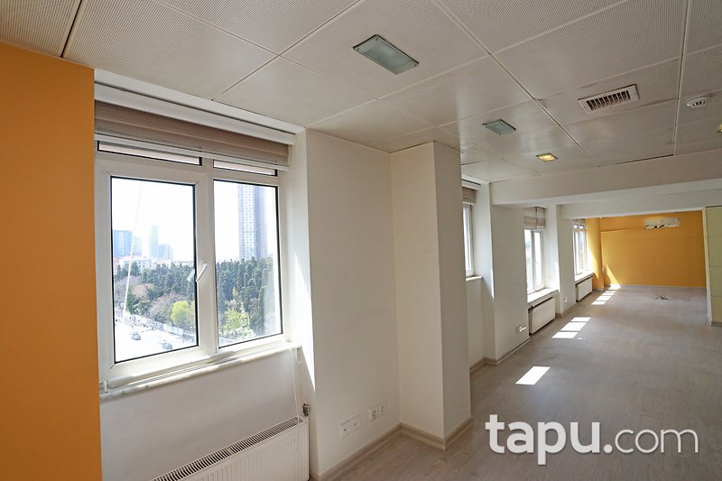 KİRALIK-Mecidiyeköy Merkezde Büyükdere Caddesi'nde Bakımlı Geniş Ofis