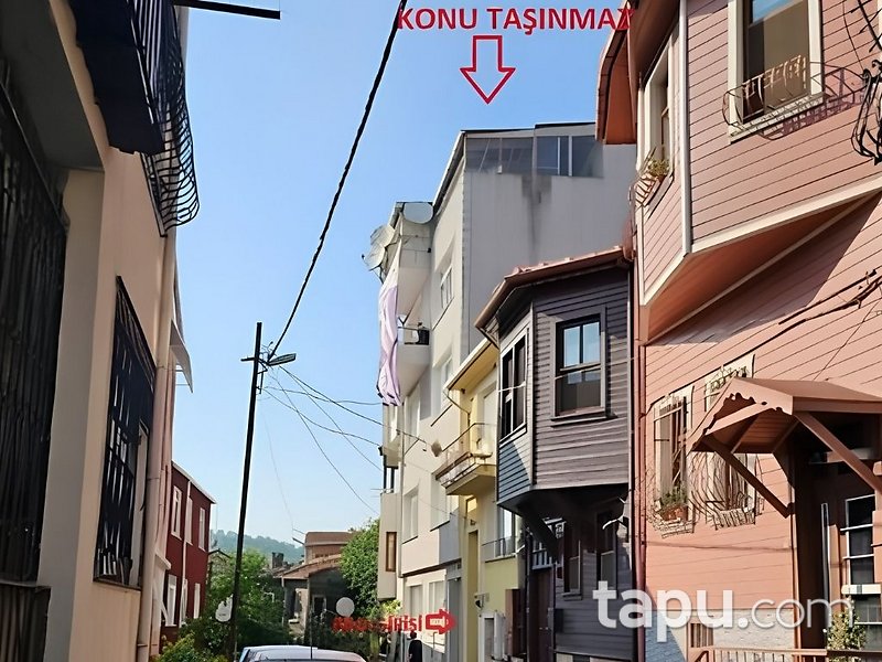 Sarıyer'de Hisseli 3 Katlı Kargir Apartman