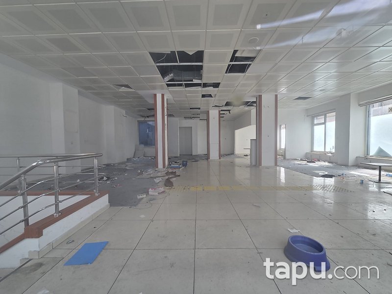 Bakırköy Osmaniye Mahallesi'nde 308 m2 Köşe Dükkan (100508 )