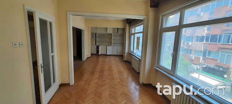 Kadıköy Caferağa Bahariye Palas'ta 2+1 Daire