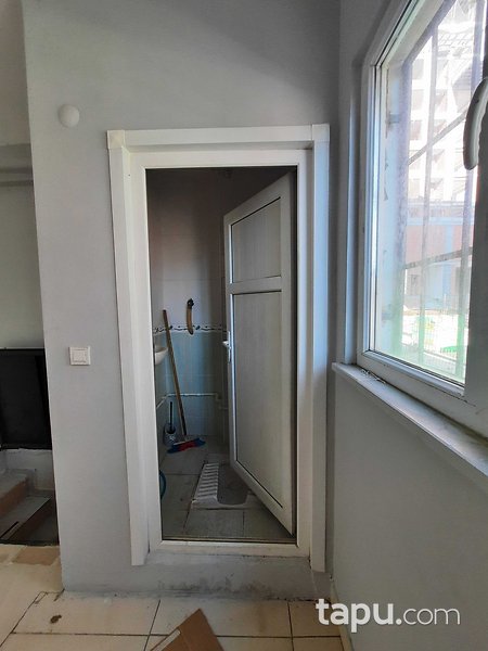 Bağcılar 15 Temmuz Mahallesi'nde 282 m2 Depolu Dükkan