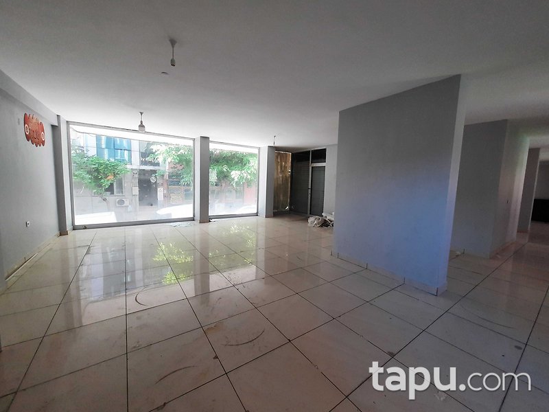 Bağcılar 15 Temmuz Mahallesi'nde 282 m2 Depolu Dükkan