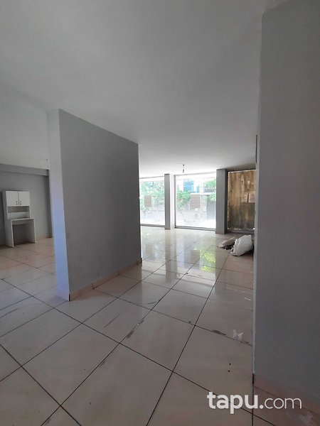 Bağcılar 15 Temmuz Mahallesi'nde 282 m2 Depolu Dükkan