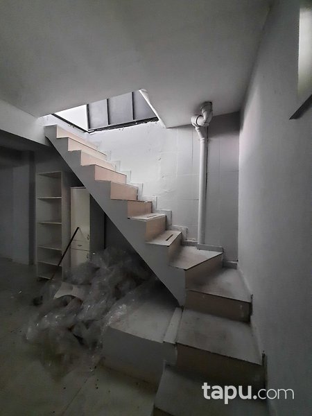 Bağcılar 15 Temmuz Mahallesi'nde 282 m2 Depolu Dükkan
