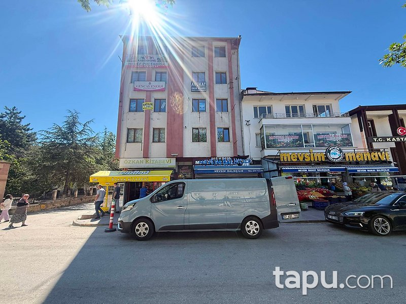 Kastamonu Hepkebirler Cumhuriyet Caddesi'nde 89 m2 Dükkan