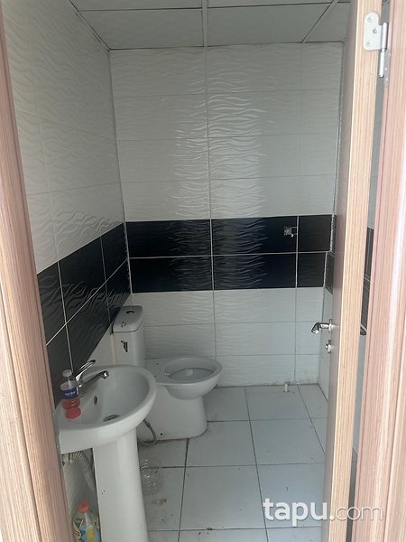 İzmir Çiğli Yeni Mahalle'sinde 101 m2 Dükkan