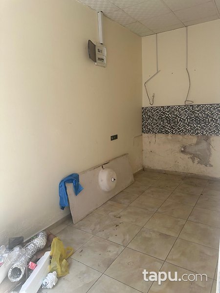 İzmir Çiğli Yeni Mahalle'sinde 101 m2 Dükkan