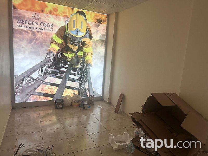 İzmir Çiğli Yeni Mahalle'sinde 101 m2 Dükkan