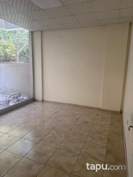 İzmir Çiğli Yeni Mahalle'sinde 101 m2 Dükkan