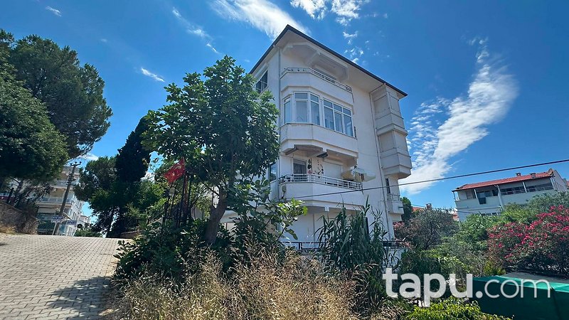 Ayvalık Küçükköy Mahallesi'nde 4+1 Daire