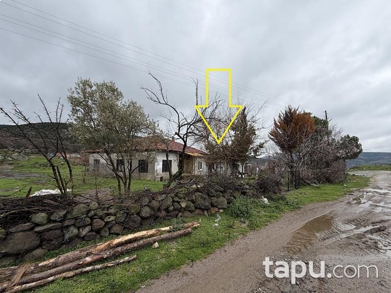 Balıkesir Sındırgı'da Hisseli Kargir Ev ve Arsası (AS-03089)