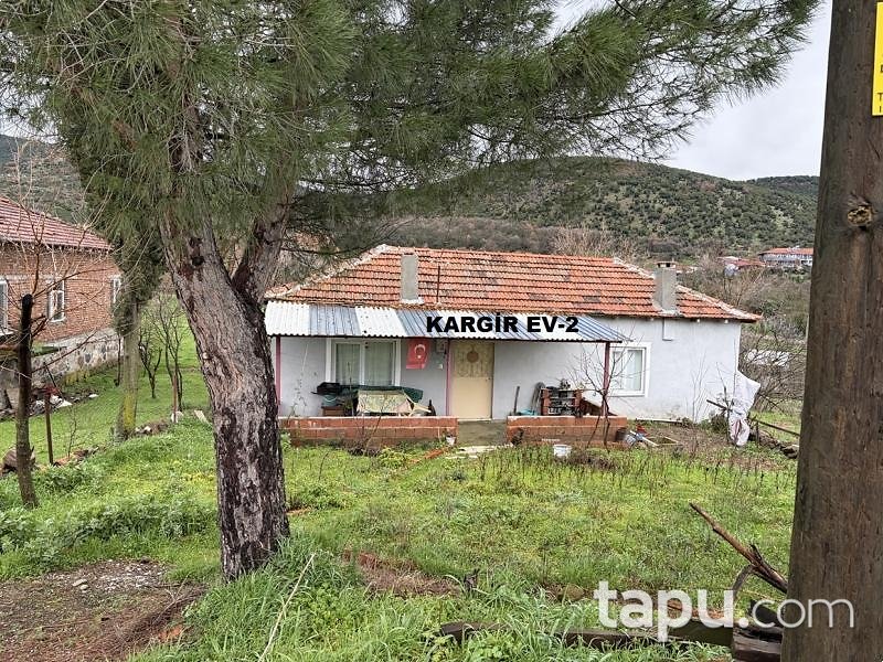 Balıkesir Sındırgı'da Hisseli Kargir Ev ve Arsası (AS-03089)